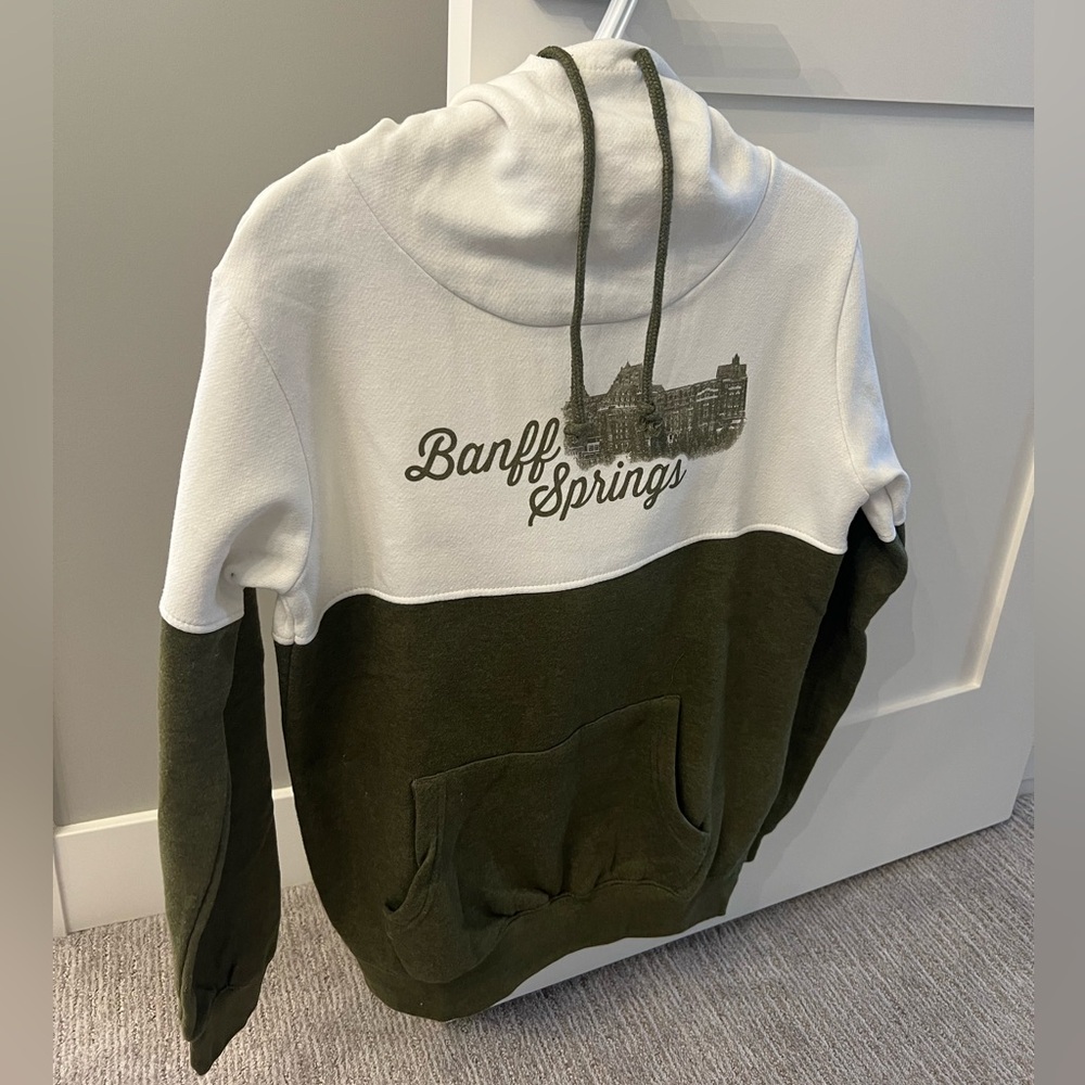 Banff Springs Sweater, size Small, excellent condition